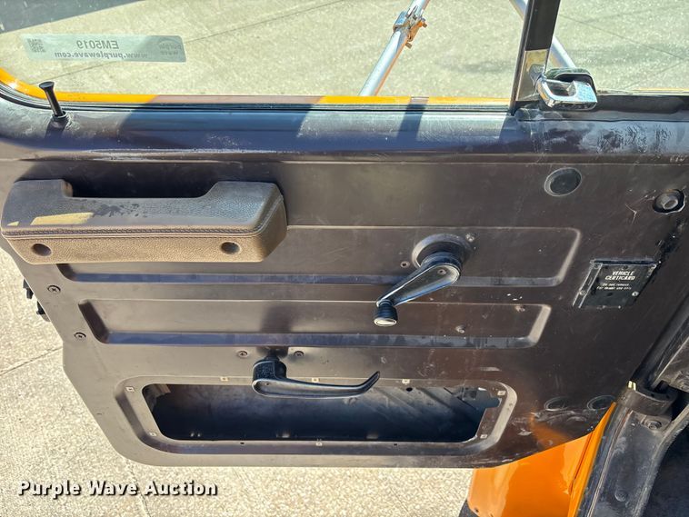 image for item EM5019 1990 International 4700 Crew Cab utility / service truck