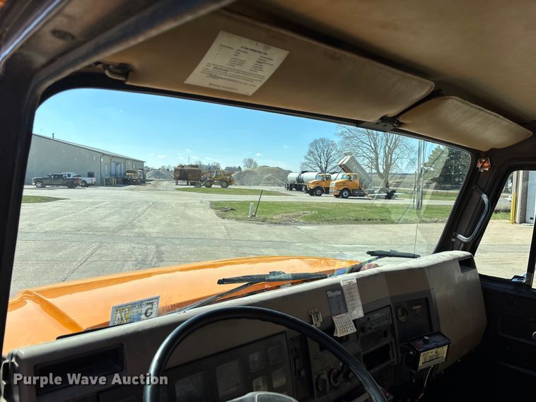 image for item EM5019 1990 International 4700 Crew Cab utility / service truck