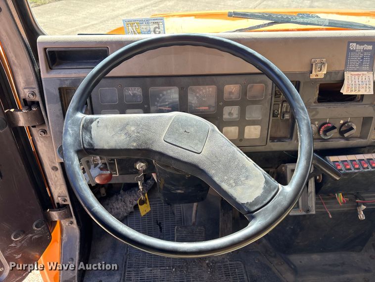 image for item EM5019 1990 International 4700 Crew Cab utility / service truck