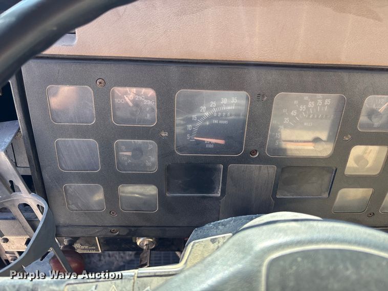 image for item EM5019 1990 International 4700 Crew Cab utility / service truck