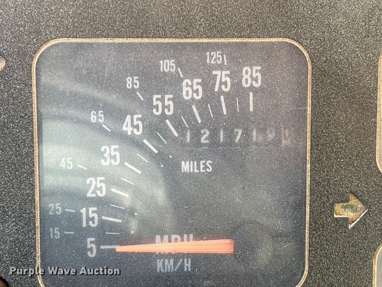 image for item EM5019 1990 International 4700 Crew Cab utility / service truck