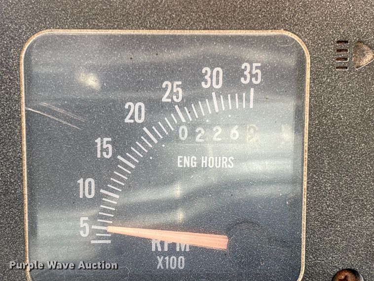 image for item EM5019 1990 International 4700 Crew Cab utility / service truck