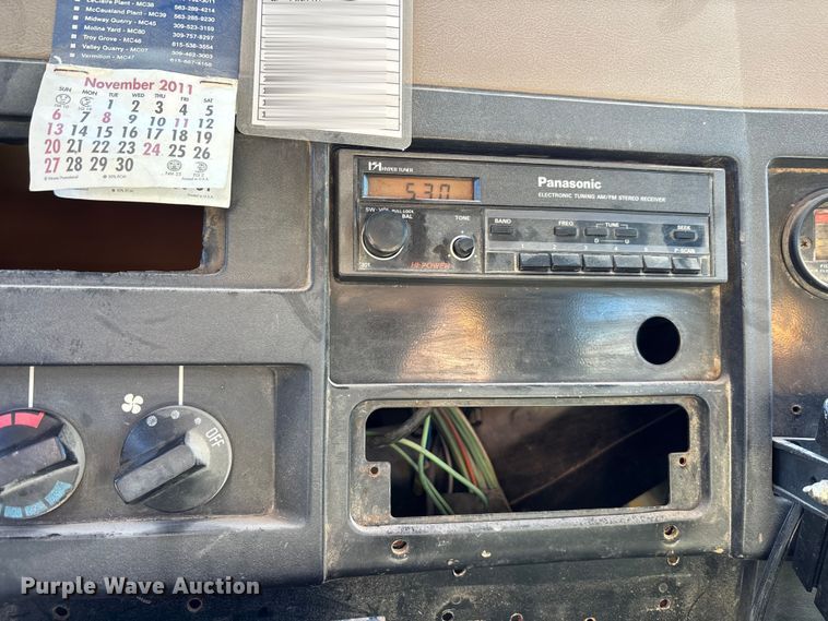 image for item EM5019 1990 International 4700 Crew Cab utility / service truck