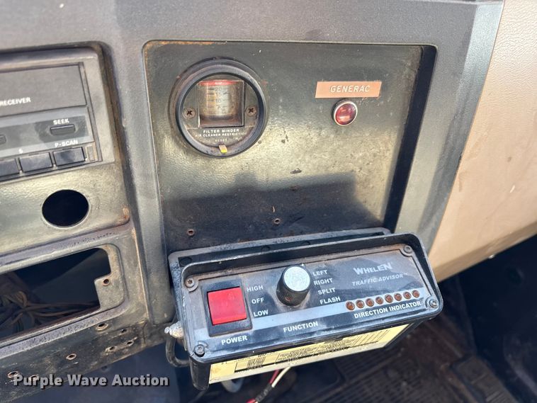 image for item EM5019 1990 International 4700 Crew Cab utility / service truck