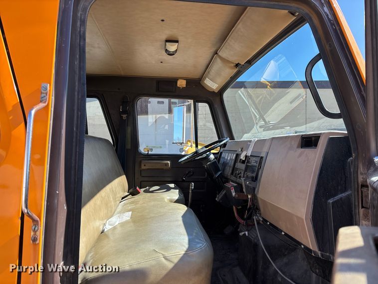 image for item EM5019 1990 International 4700 Crew Cab utility / service truck