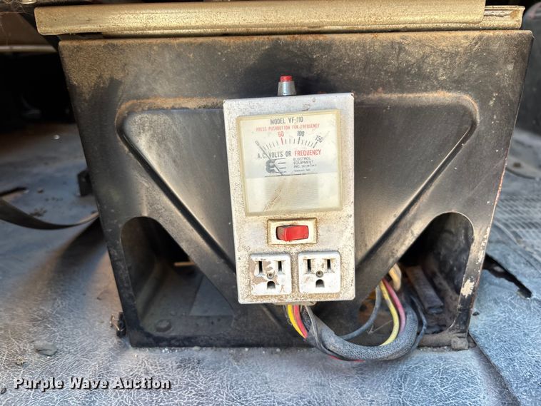 image for item EM5019 1990 International 4700 Crew Cab utility / service truck