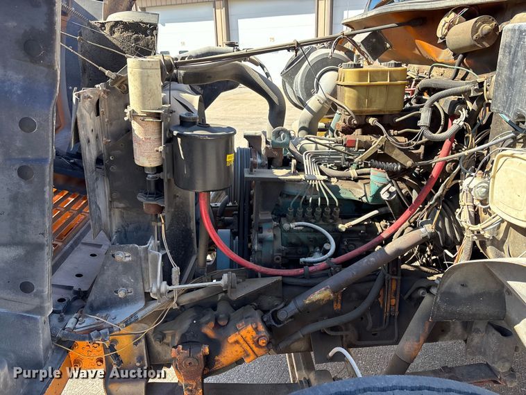 image for item EM5019 1990 International 4700 Crew Cab utility / service truck