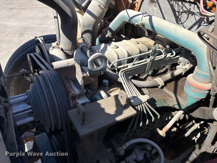 image for item EM5019 1990 International 4700 Crew Cab utility / service truck