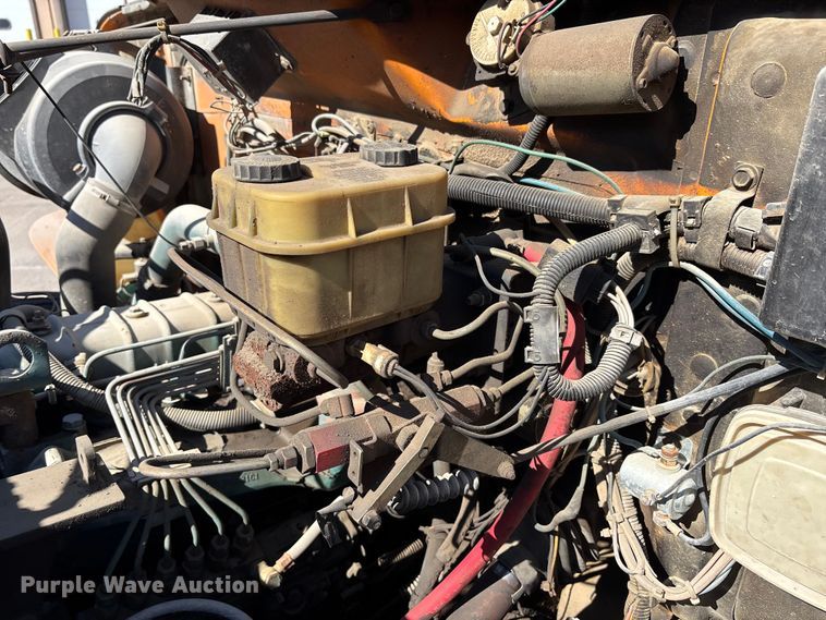 image for item EM5019 1990 International 4700 Crew Cab utility / service truck