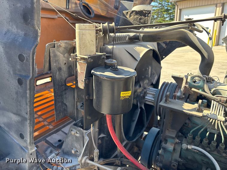 image for item EM5019 1990 International 4700 Crew Cab utility / service truck