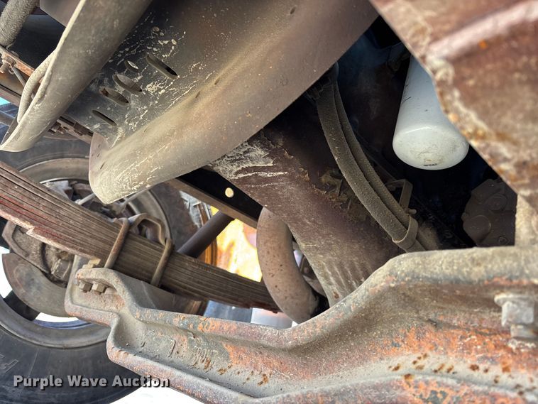 image for item EM5019 1990 International 4700 Crew Cab utility / service truck