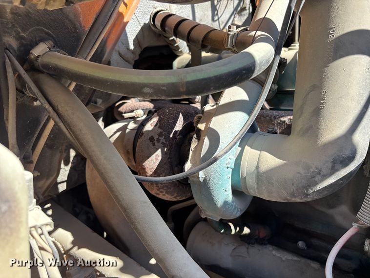 image for item EM5019 1990 International 4700 Crew Cab utility / service truck