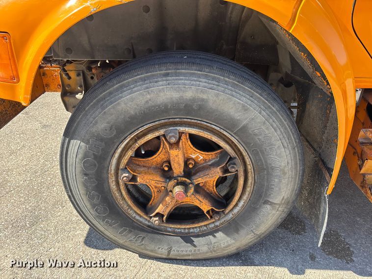 image for item EM5019 1990 International 4700 Crew Cab utility / service truck