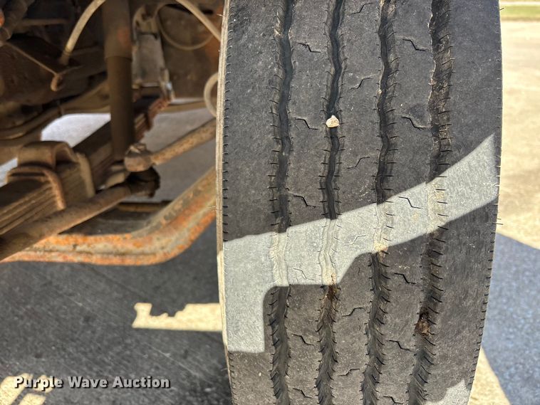 image for item EM5019 1990 International 4700 Crew Cab utility / service truck