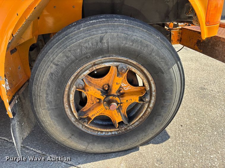 image for item EM5019 1990 International 4700 Crew Cab utility / service truck