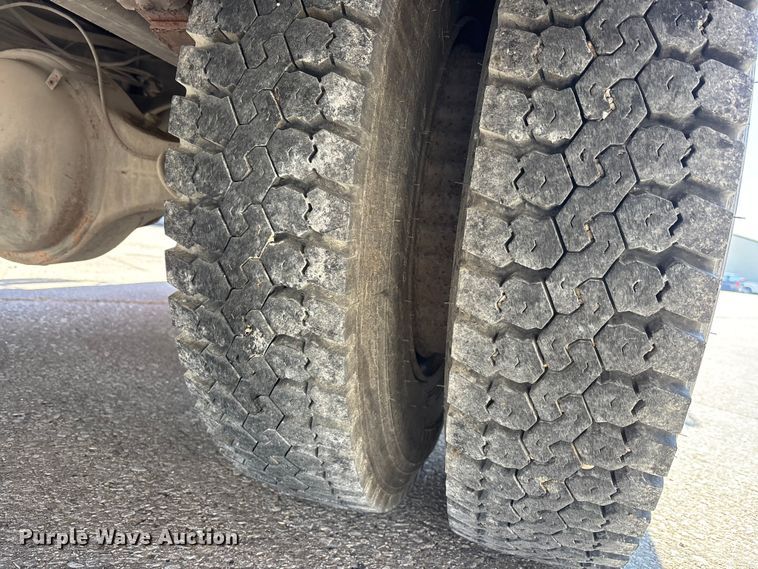 image for item EM5019 1990 International 4700 Crew Cab utility / service truck