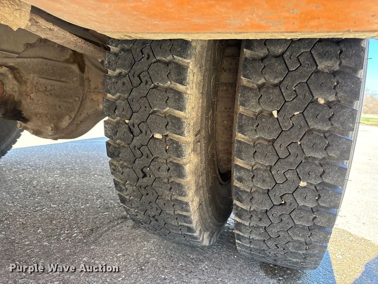 image for item EM5019 1990 International 4700 Crew Cab utility / service truck