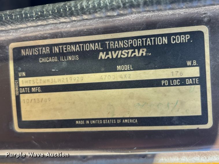 image for item EM5019 1990 International 4700 Crew Cab utility / service truck