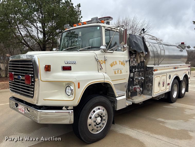 image for item EM5039 1988 Ford L9000 tanker fire truck