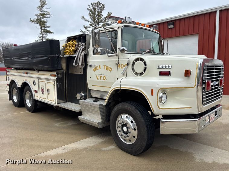 image for item EM5039 1988 Ford L9000 tanker fire truck