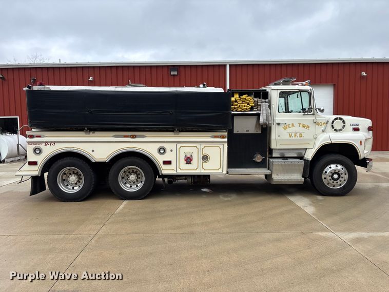 image for item EM5039 1988 Ford L9000 tanker fire truck