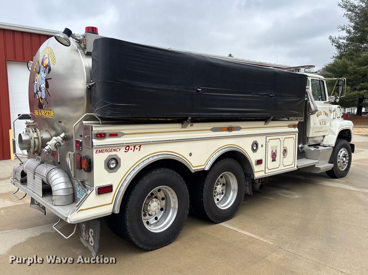 image for item EM5039 1988 Ford L9000 tanker fire truck