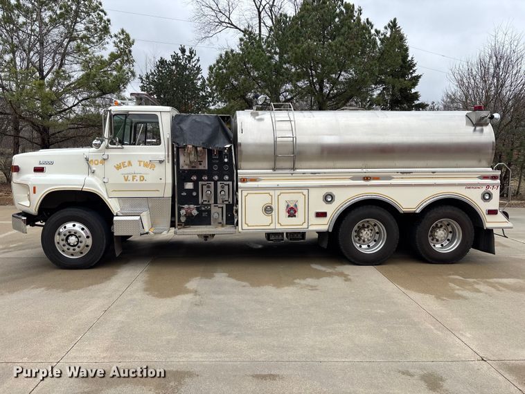 image for item EM5039 1988 Ford L9000 tanker fire truck