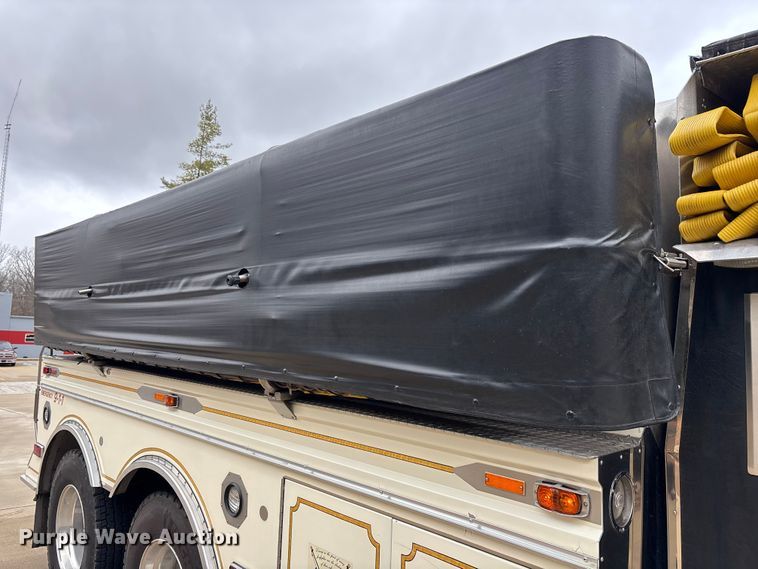 image for item EM5039 1988 Ford L9000 tanker fire truck