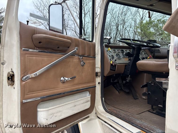 image for item EM5039 1988 Ford L9000 tanker fire truck