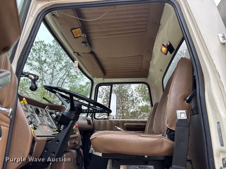 image for item EM5039 1988 Ford L9000 tanker fire truck