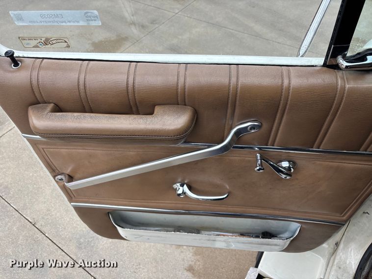 image for item EM5039 1988 Ford L9000 tanker fire truck