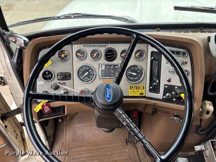 image for item EM5039 1988 Ford L9000 tanker fire truck