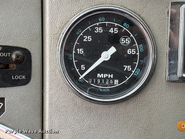 image for item EM5039 1988 Ford L9000 tanker fire truck