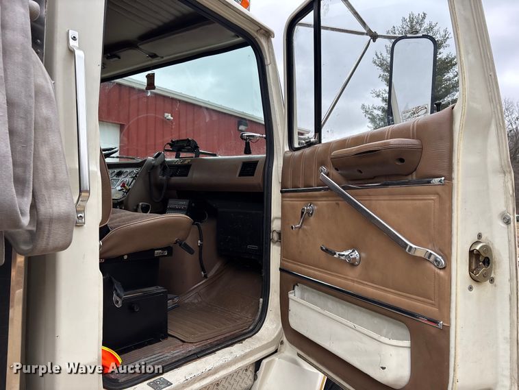 image for item EM5039 1988 Ford L9000 tanker fire truck