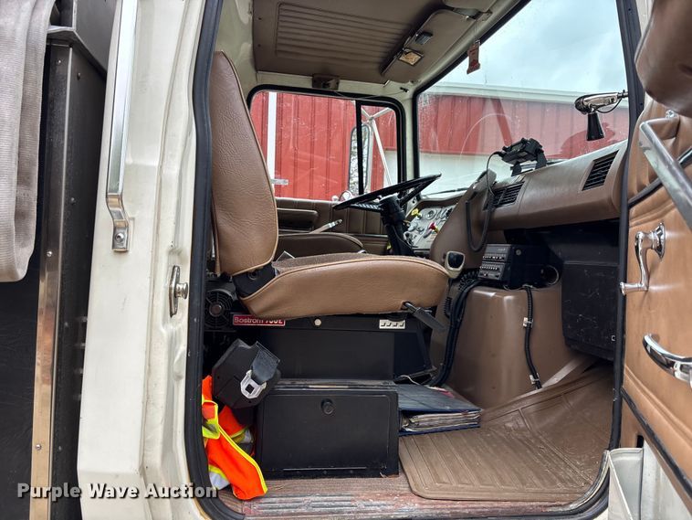 image for item EM5039 1988 Ford L9000 tanker fire truck