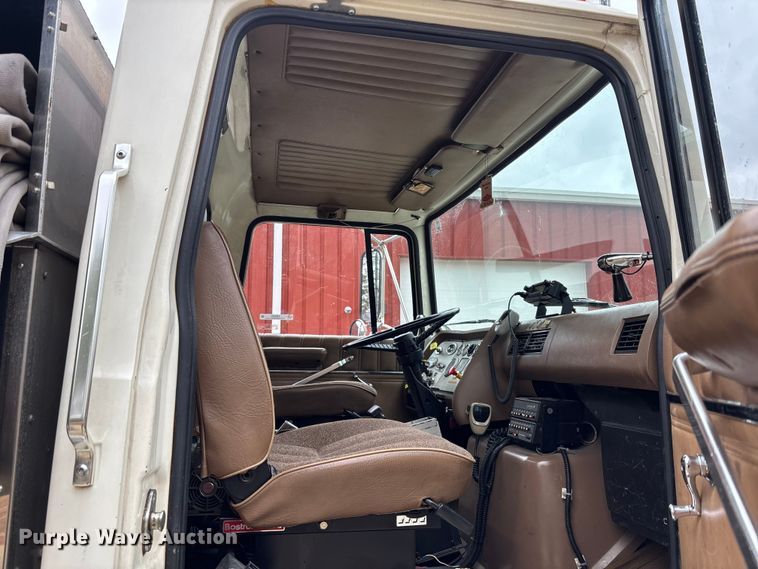 image for item EM5039 1988 Ford L9000 tanker fire truck