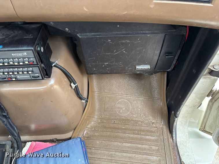 image for item EM5039 1988 Ford L9000 tanker fire truck