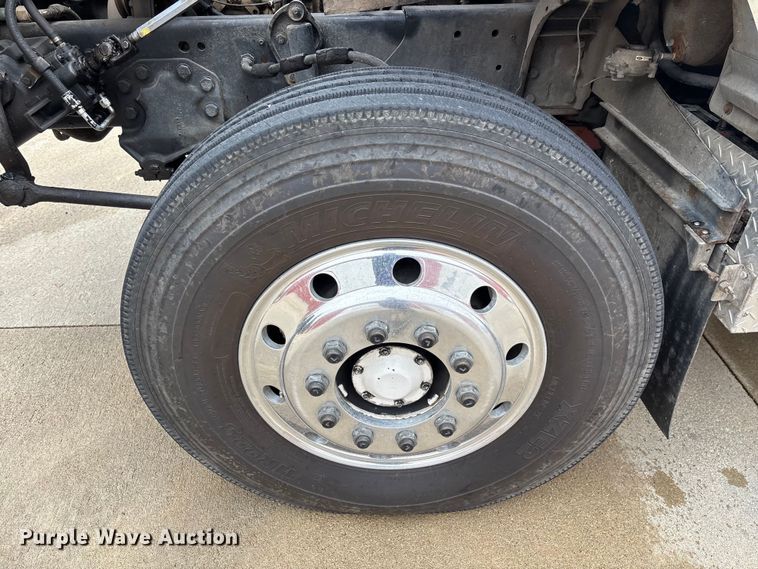 image for item EM5039 1988 Ford L9000 tanker fire truck