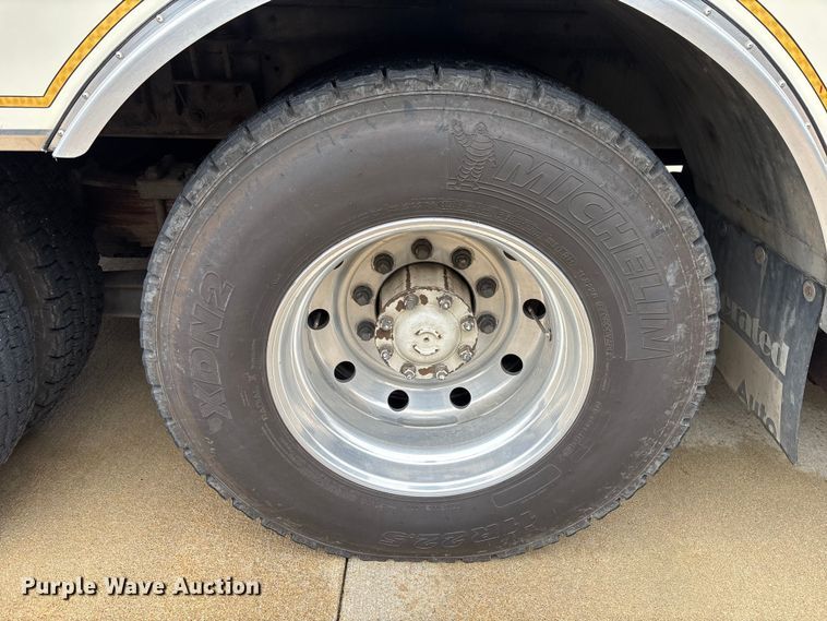 image for item EM5039 1988 Ford L9000 tanker fire truck