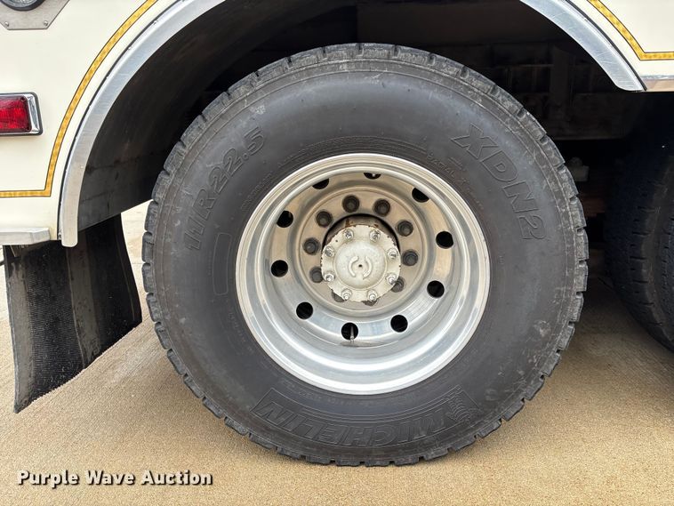 image for item EM5039 1988 Ford L9000 tanker fire truck