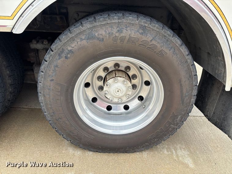 image for item EM5039 1988 Ford L9000 tanker fire truck