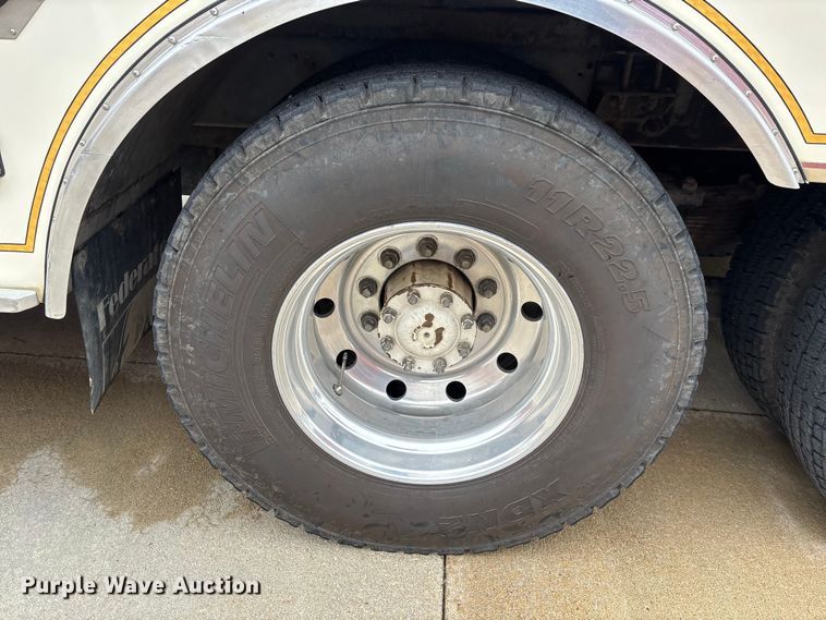 image for item EM5039 1988 Ford L9000 tanker fire truck