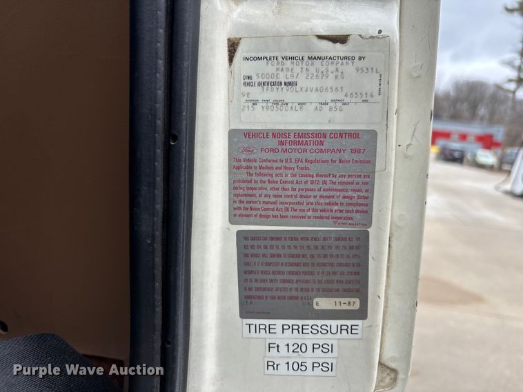 image for item EM5039 1988 Ford L9000 tanker fire truck