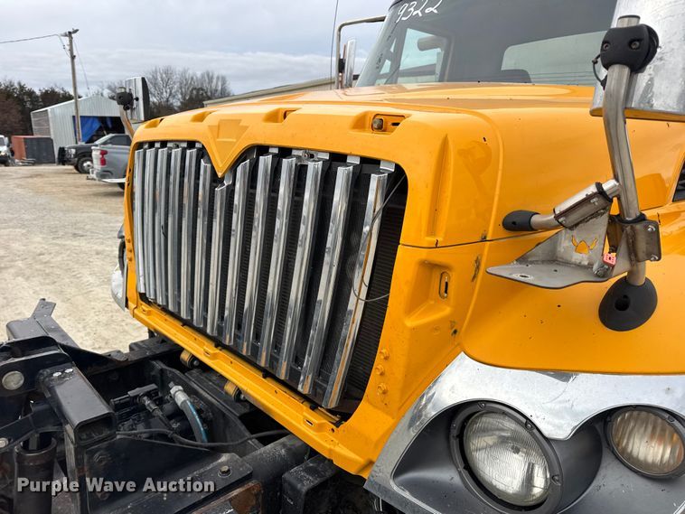 image for item EN0899 2016 International 7500 dump truck