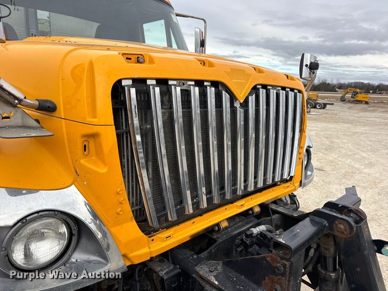 image for item EN0899 2016 International 7500 dump truck