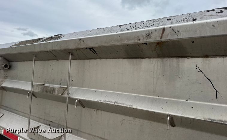 image for item EN0899 2016 International 7500 dump truck