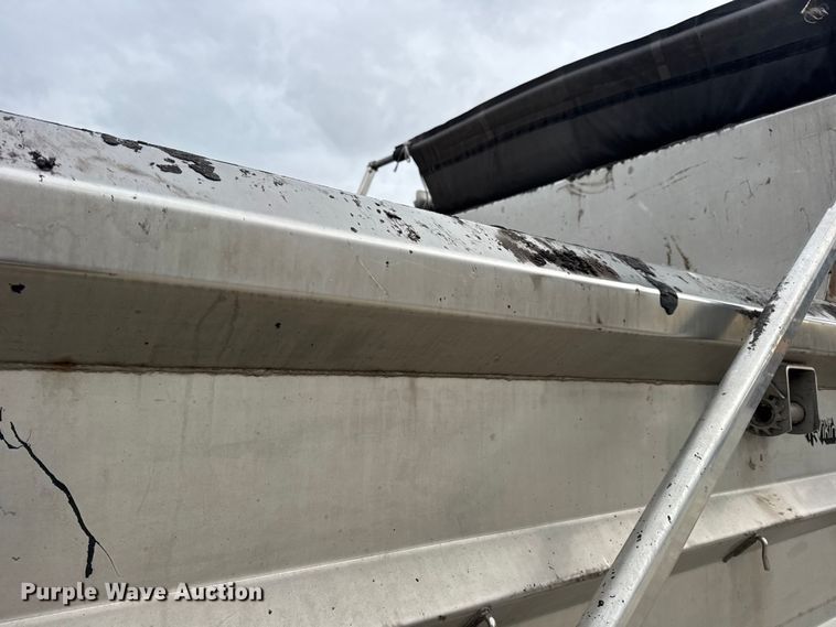 image for item EN0899 2016 International 7500 dump truck