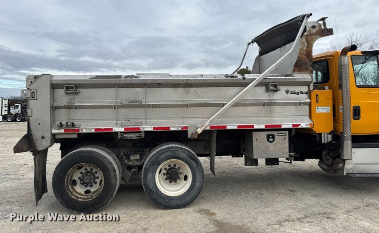 image for item EN0899 2016 International 7500 dump truck