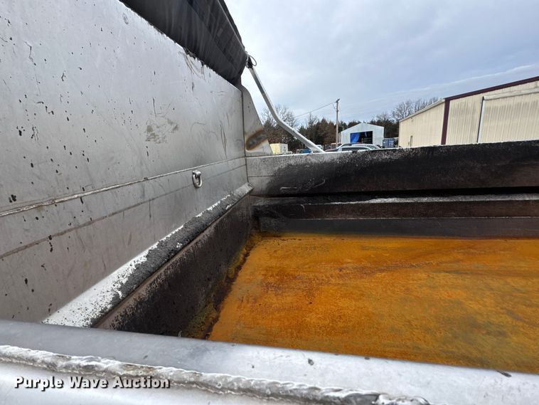 image for item EN0899 2016 International 7500 dump truck