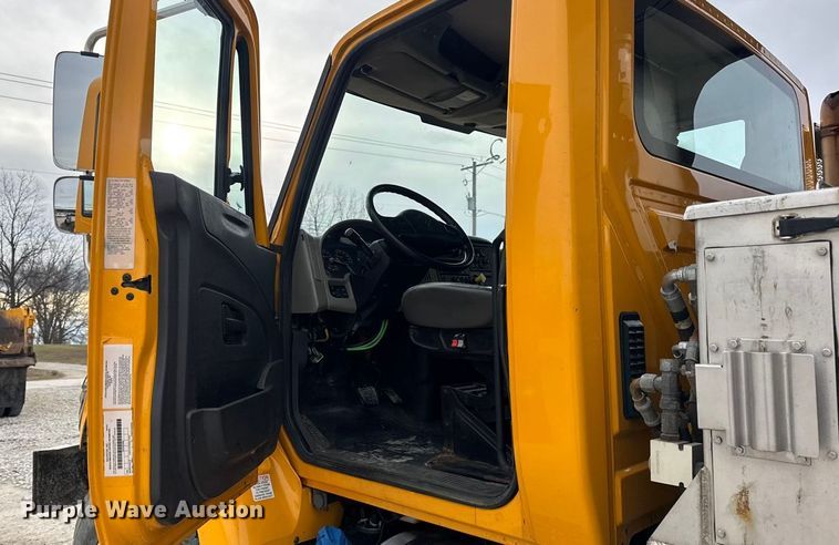 image for item EN0899 2016 International 7500 dump truck